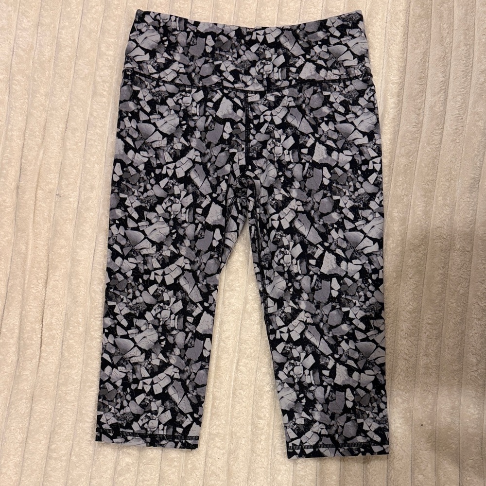 VSX Black and Gray Patterned Leggings